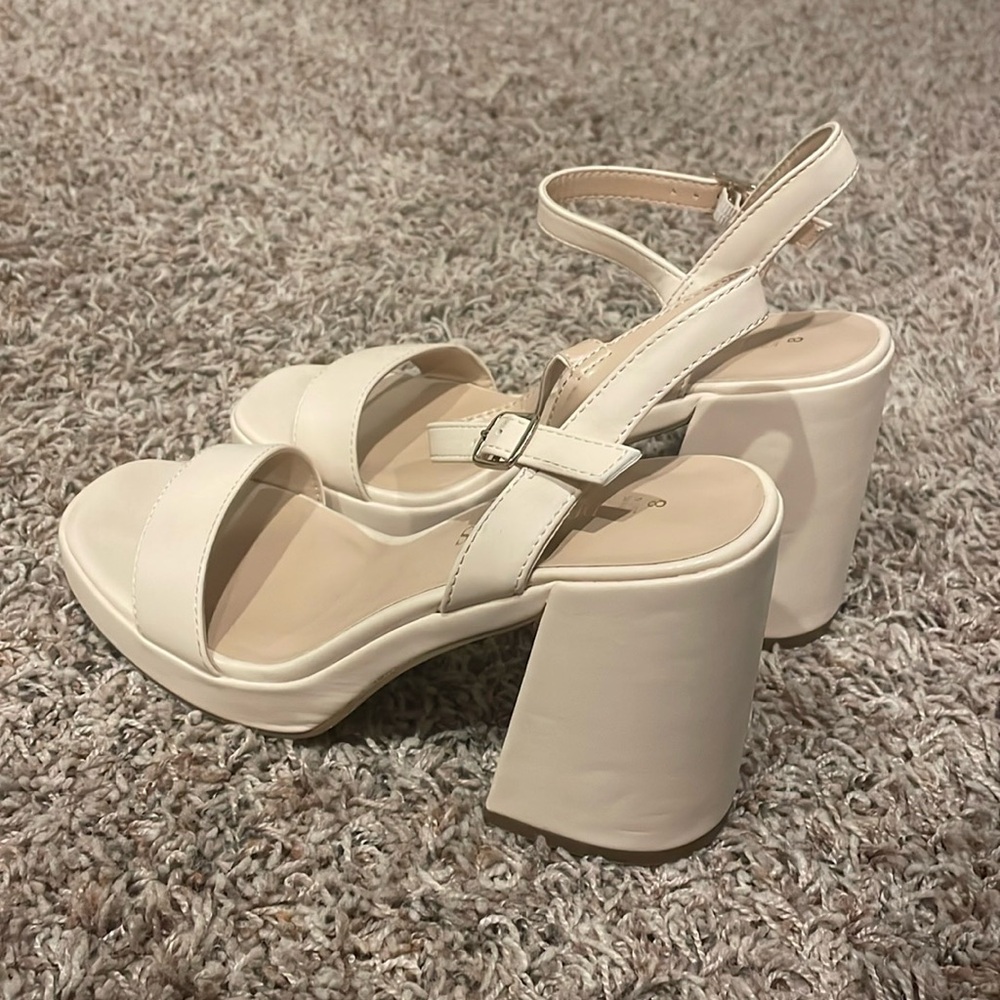 Dream Paris Chunk Heels (light nude)